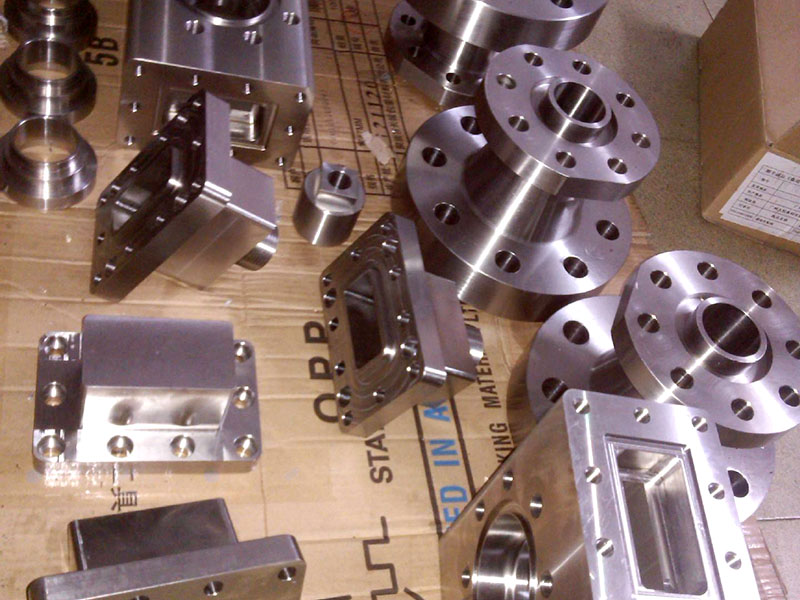 車床加工生鐵件要不要加水？